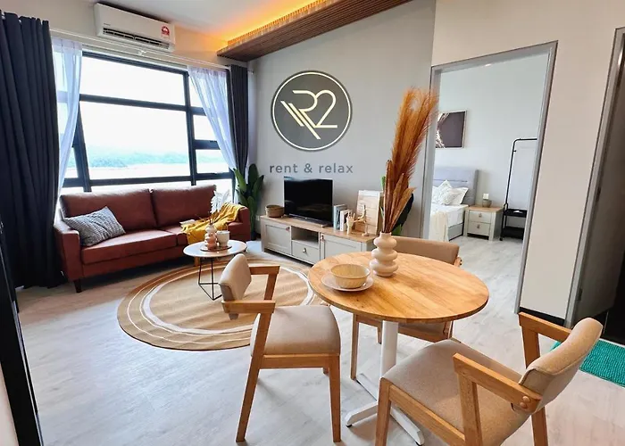 Sea&Pool View Stunning Homestay, Wifi, Netflix Near Malls, Jetty, Convenient Stores