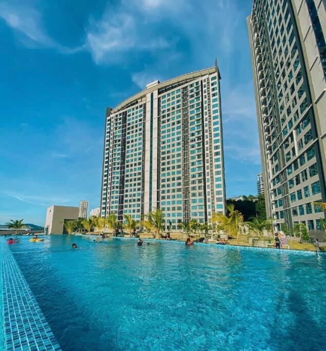 Sea&pool View Stunning Homestay, Wifi, Netflix Near Malls, Jetty, Convenient Stores * Kota Kinabalu