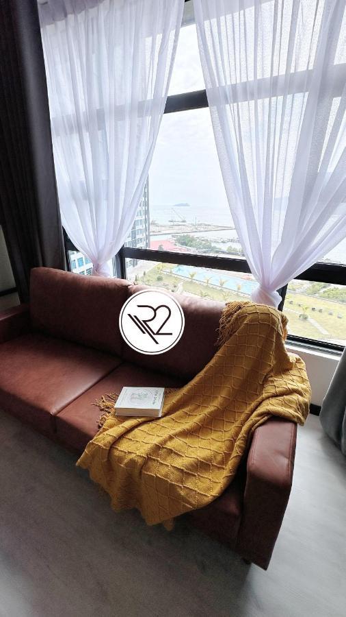 Apartment Sea&pool View Stunning Homestay, Wifi, Netflix Near Malls, Jetty, Convenient Stores *