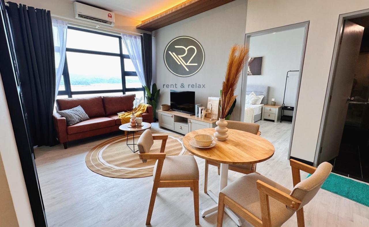 Sea&pool View Stunning Homestay, Wifi, Netflix Near Malls, Jetty, Convenient Stores Kota Kinabalu