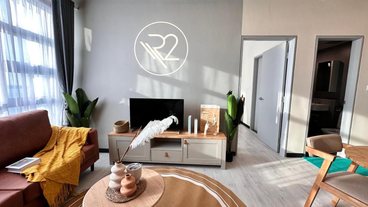 Sea&pool View Stunning Homestay, Wifi, Netflix Near Malls, Jetty, Convenient Stores