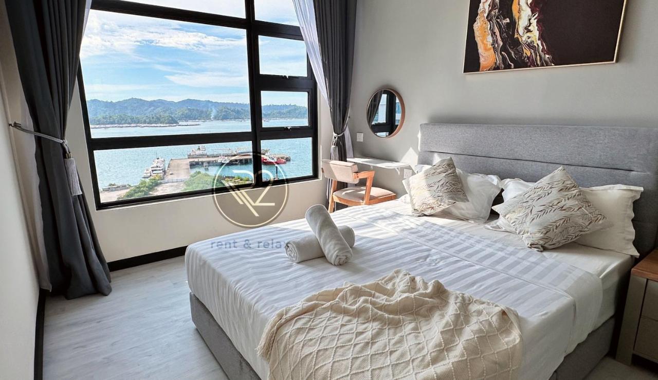 Sea&pool View Stunning Homestay, Wifi, Netflix Near Malls, Jetty, Convenient Stores