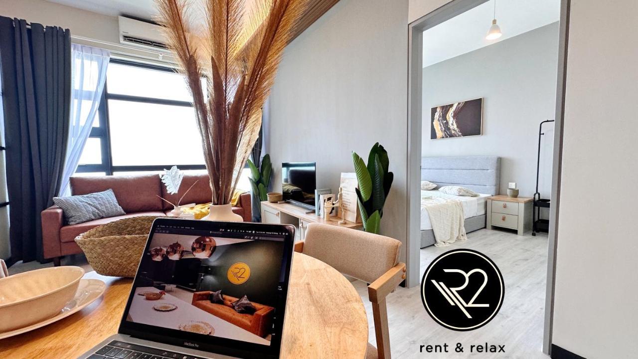 Sea&pool View Stunning Homestay, Wifi, Netflix Near Malls, Jetty, Convenient Stores Apartemen