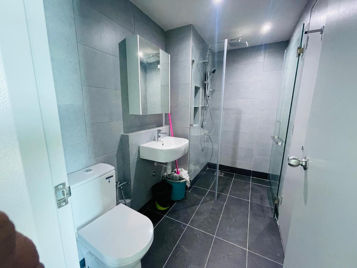 Sea&pool View Stunning Homestay, Wifi, Netflix Near Malls, Jetty, Convenient Stores